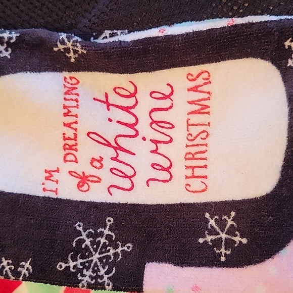 NWT Bundle, 2 festive kitchen towels, wine stopper & 2 stemless wine glasses - Picture 5 of 7